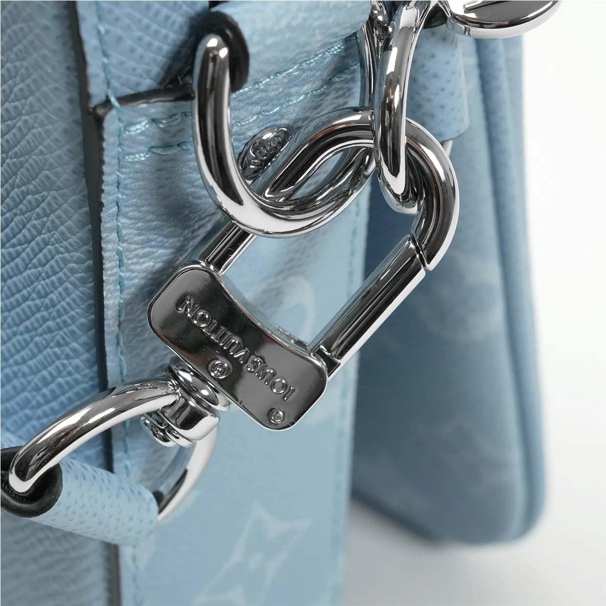 LV Trio Messenger