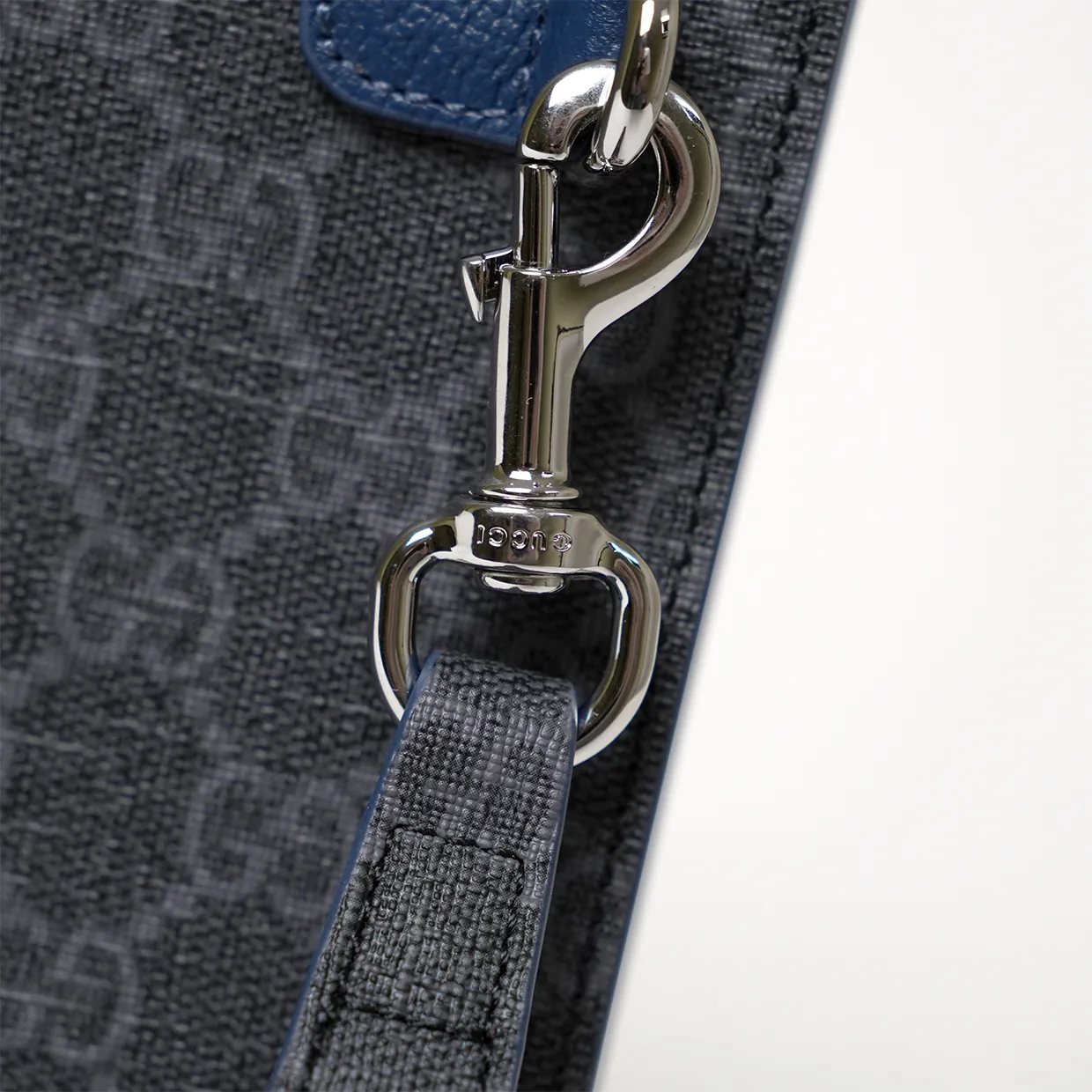 Bi-color Small Pouch