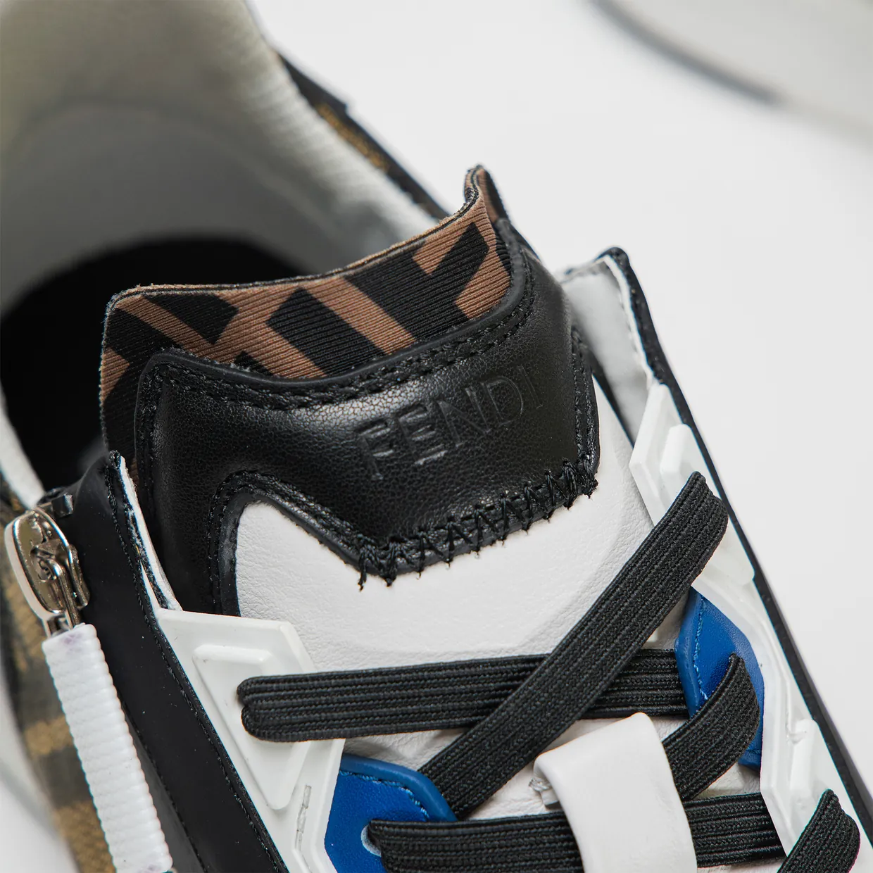 Flow Sneakers