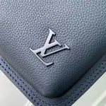 LV Avenue Slingbag